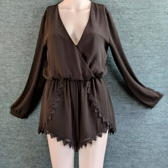 ASTR The Label Long Sleeve Romper - Picture 3 of 13